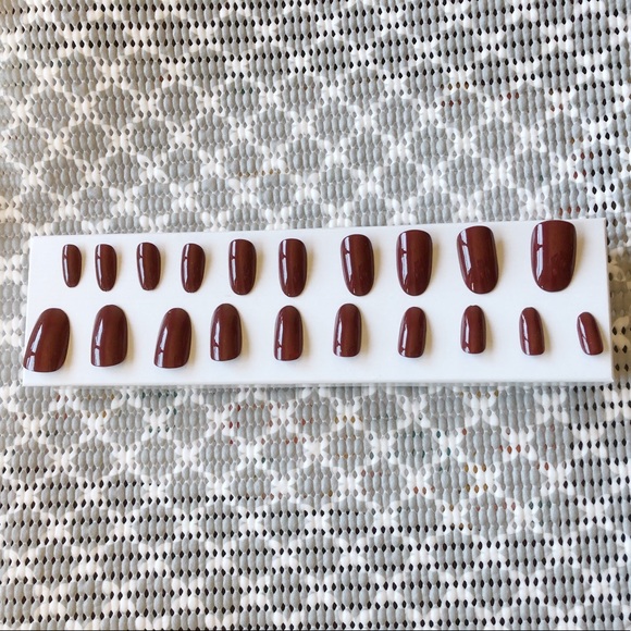 Basic Gel Oxblood Red Oval Fake Nails Hand-Painted - Picture 3 of 3